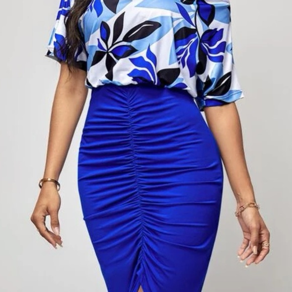 NWT, Lavishly Paris Women’s Floral Print Royal Blue Ruched Dress - Picture 14 of 16